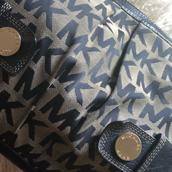 Michael Kors Handbag - Picture 2 of 2